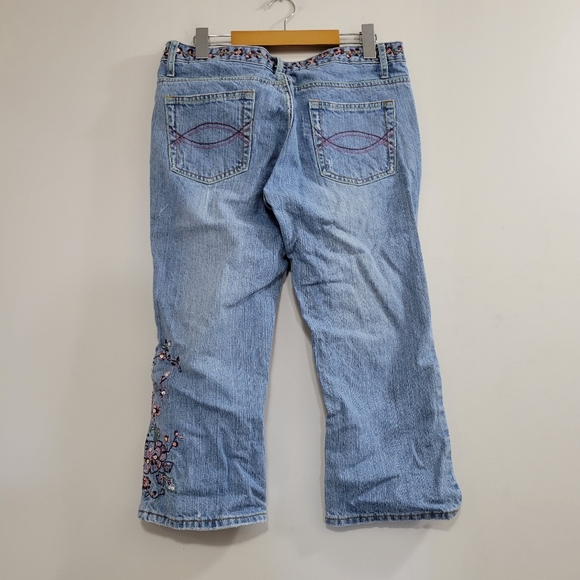 Vanilla star jeans size 11 embroidered side Capri jeans crop - Picture 2 of 4